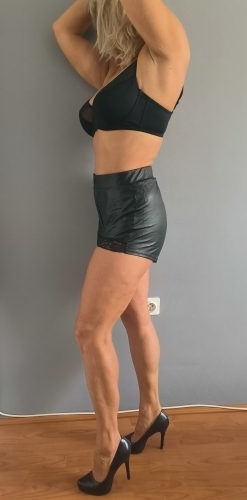 Bőr hatású nacim bugyi nélkül